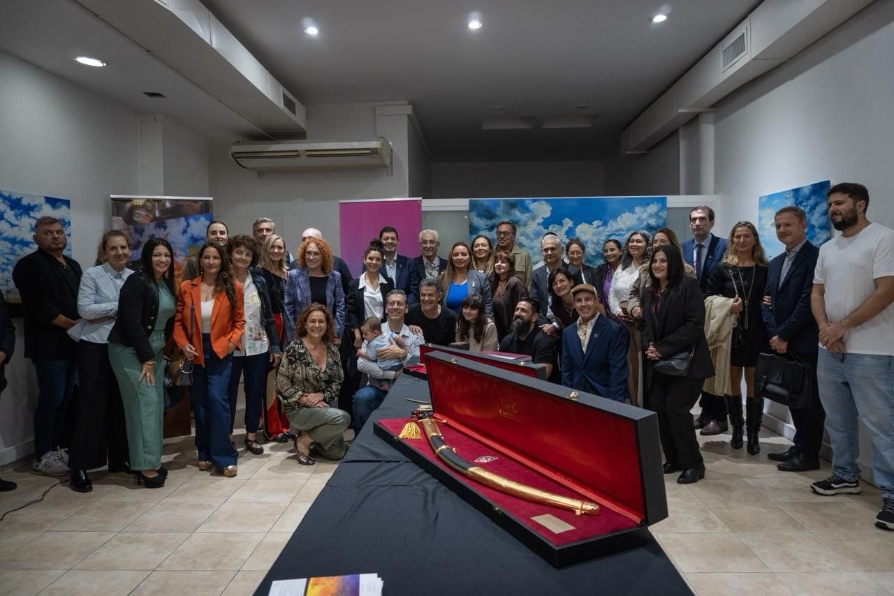 PALLAROLS PRESENTÓ SU OBRA EN LA CASA USHUAIA Y CONVOCÓ A NUMEROSO PÚBLICO EN BUENOS AIRES