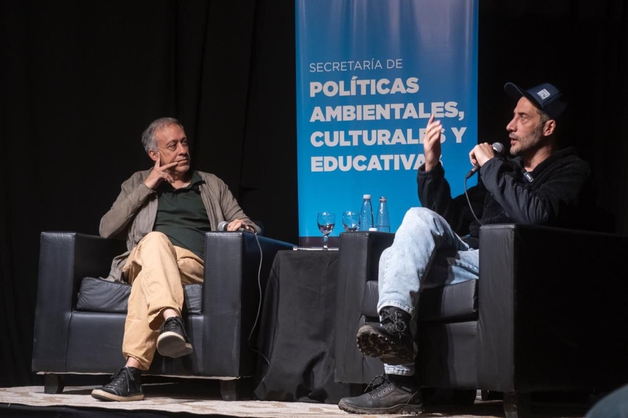 A SALA LLENA SE LLEVÓ ADELANTE LA ENTREVISTA ABIERTA A LUCIANO CÁCERES