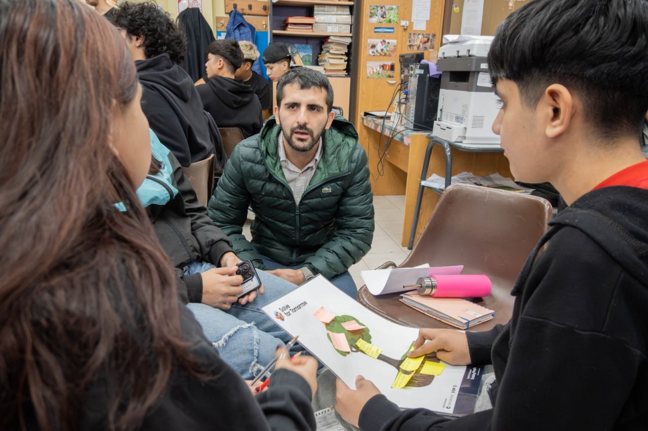ESTUDIANTES FUEGUINOS SE CAPACITAN EN INNOVACIÓN SOCIAL JUNTO AL PROGRAMA «SOLVE FOR TOMORROW» DE SAMSUNG