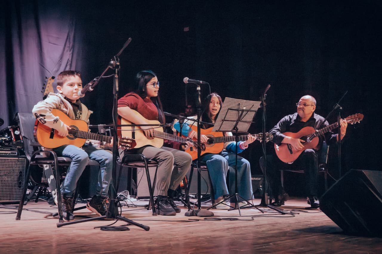 SEAN ETERNOS LOS LAURELES: PEÑA FOLKLÓRICA PARA CELEBRAR NUESTRO HIMNO NACIONAL ARGENTINO