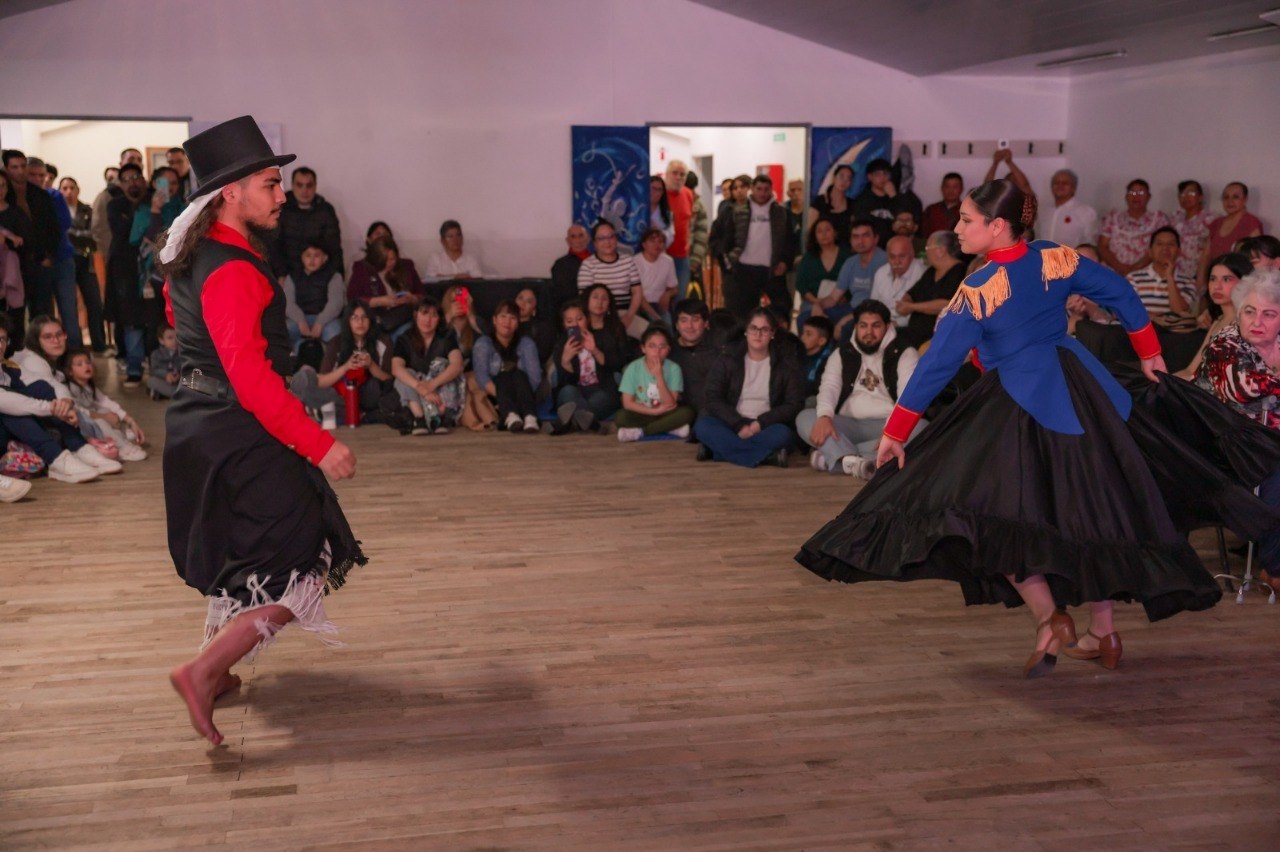 “SEAN ETERNOS LOS LAURELES”: RIOGRANDENSES VIVIERON UNA NOCHE DE IDENTIDAD Y ENCUENTRO