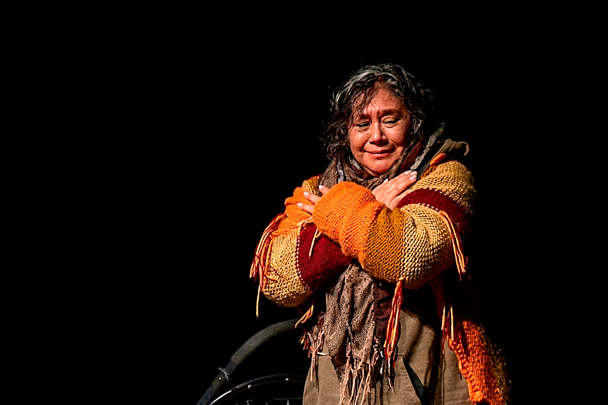 ENTRE LA PENUMBRA Y LA OVACIÓN: LA NOCHE EN QUE AMOR VITRAUX TRANSFORMÓ EL DOLOR EN PURA BELLEZA