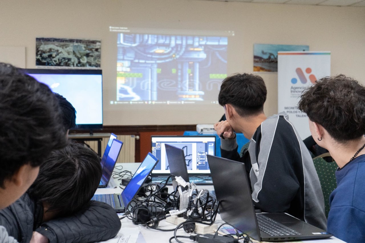 MÁS DE 300 ESTUDIANTES PARTICIPARON DEL ENCUENTRO TECNOLÓGICO “JAM RUTA GAMER”