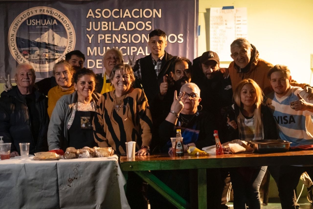 LA MUNICIPALIDAD DE USHUAIA LLEVÓ ADELANTE LA “NOCHE +60” EN EL CENTRO CULTURAL ESTHER FADUL