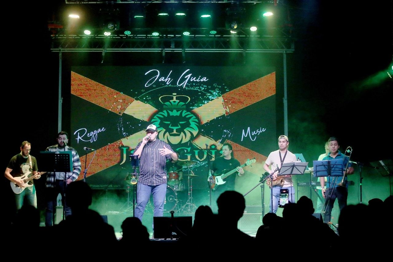 VECINOS Y VECINAS DISFRUTARON DE LA NOCHE DE INDIE, REGGAE Y SKA EN EL CENTRO CULTURAL ESTHER FADUL