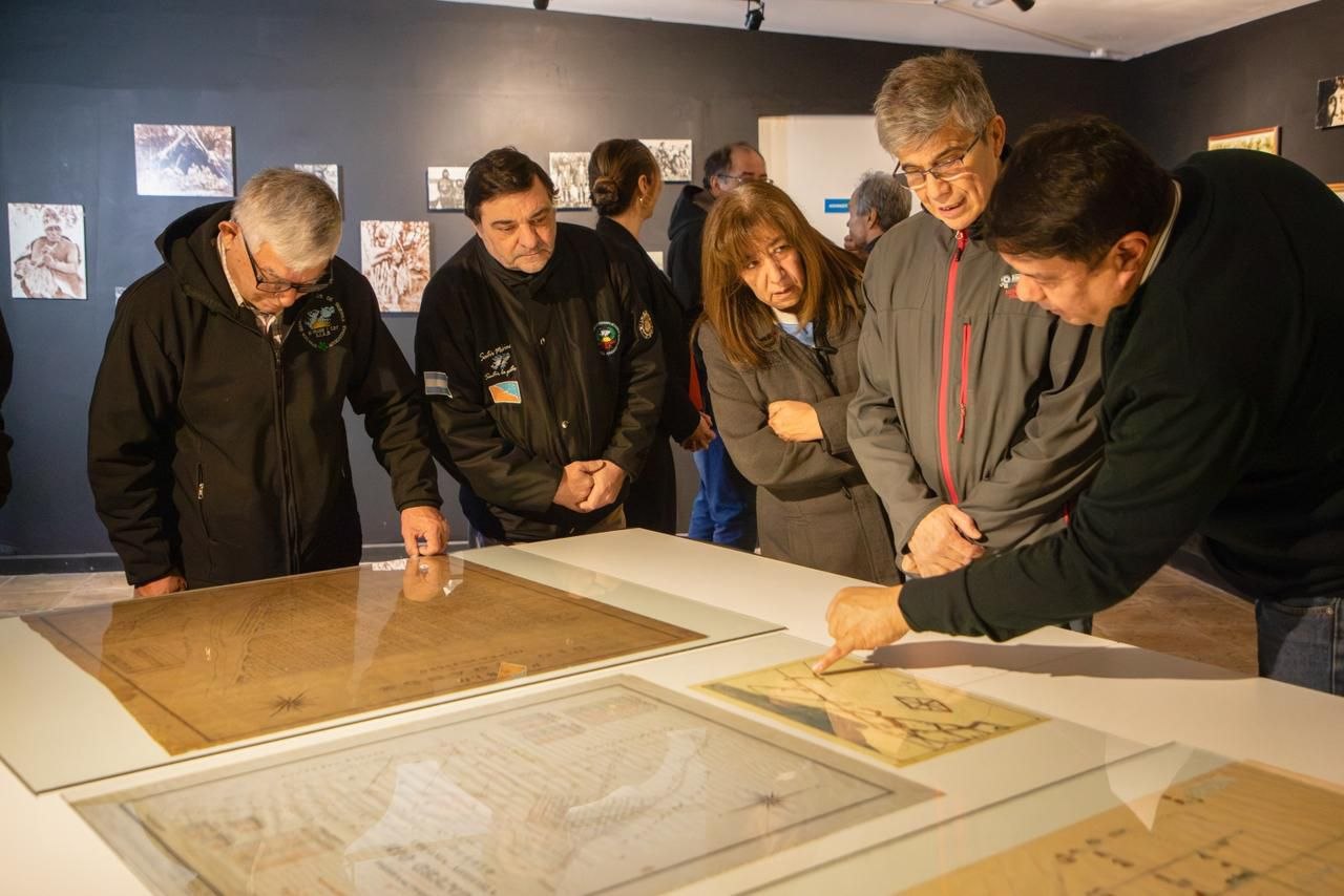 “OBJETOS DE NUESTRA HISTORIA”: RECORRÉ UNA MUESTRA QUE PONE EN VALOR EL PATRIMONIO DE RÍO GRANDE