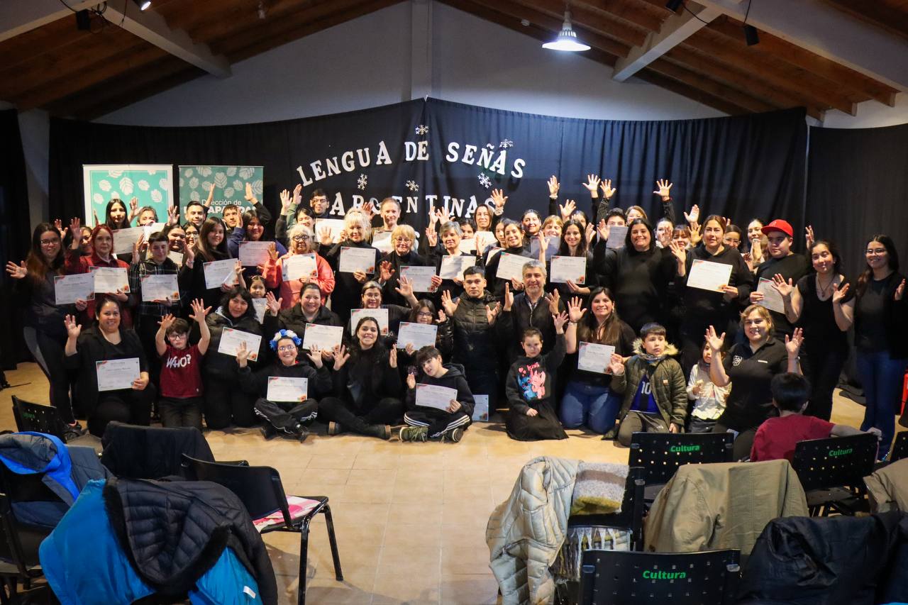 EL MUNICIPIO LLEVÓ ADELANTE EL PRIMER CURSO DE LENGUA DE SEÑAS ARGENTINA EN TOLHUIN