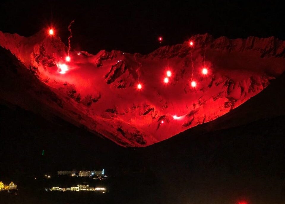 USHUAIA INVITA A VIVIR UNA NUEVA EDICIÓN DE LA BAJADA CON ANTORCHAS – CERRO MARTIAL