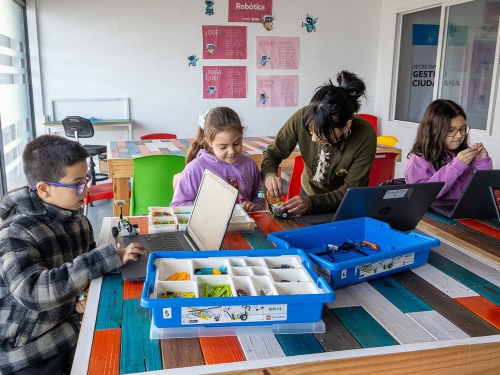 SUMATE A LOS TALLERES TECNOLÓGICOS DE LA MUNI