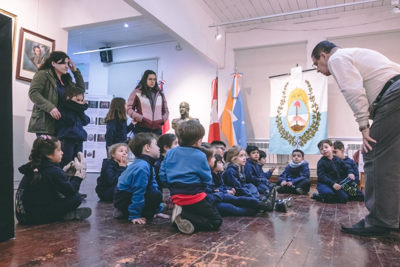 CHICOS Y CHICAS VISITARON LA XIX MUESTRA DEL LIBERTADOR SAN MARTÍN