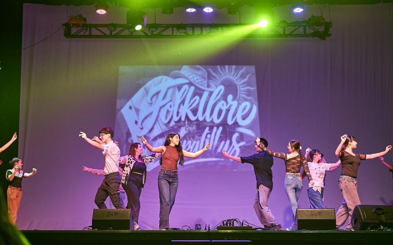 LA MUNICIPALIDAD DE USHUAIA ACOMPAÑÓ LA “GRAN PEÑA FOLKLÓRICA” EN EL CENTRO CULTURAL ESTHER FADUL