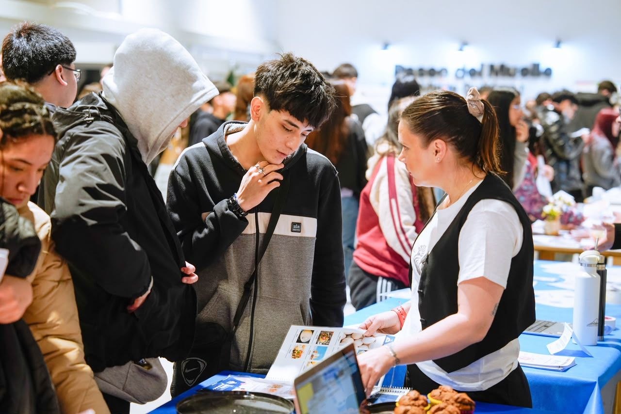 LA EXPO CARRERAS Y OFICIOS CONTINÚA ACERCANDO LA OFERTA FORMATIVA A LAS JUVENTUDES FUEGUINAS