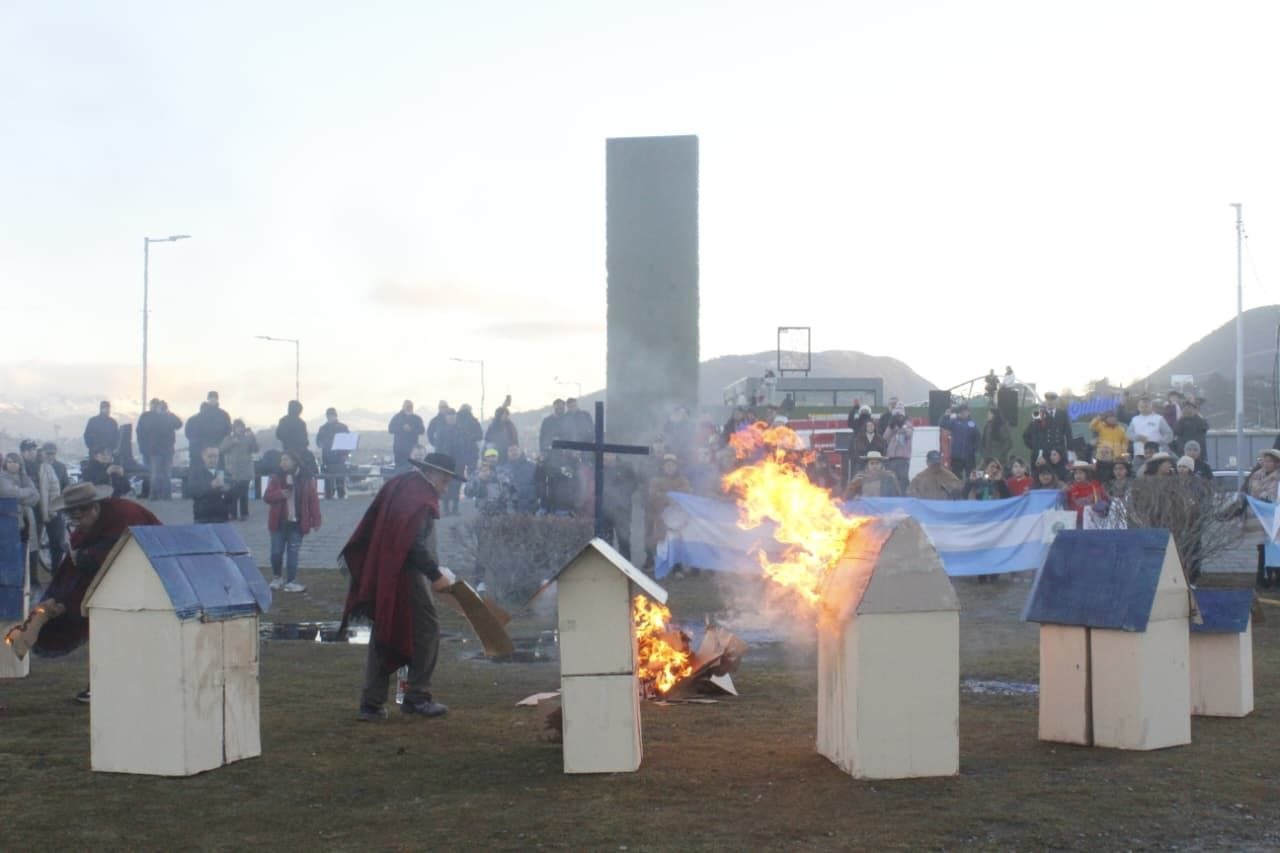 LA MUNICIPALIDAD DE USHUAIA ACOMPAÑÓ EL ACTO EN CONMEMORACIÓN DEL 214° ANIVERSARIO DEL ÉXODO JUJEÑO