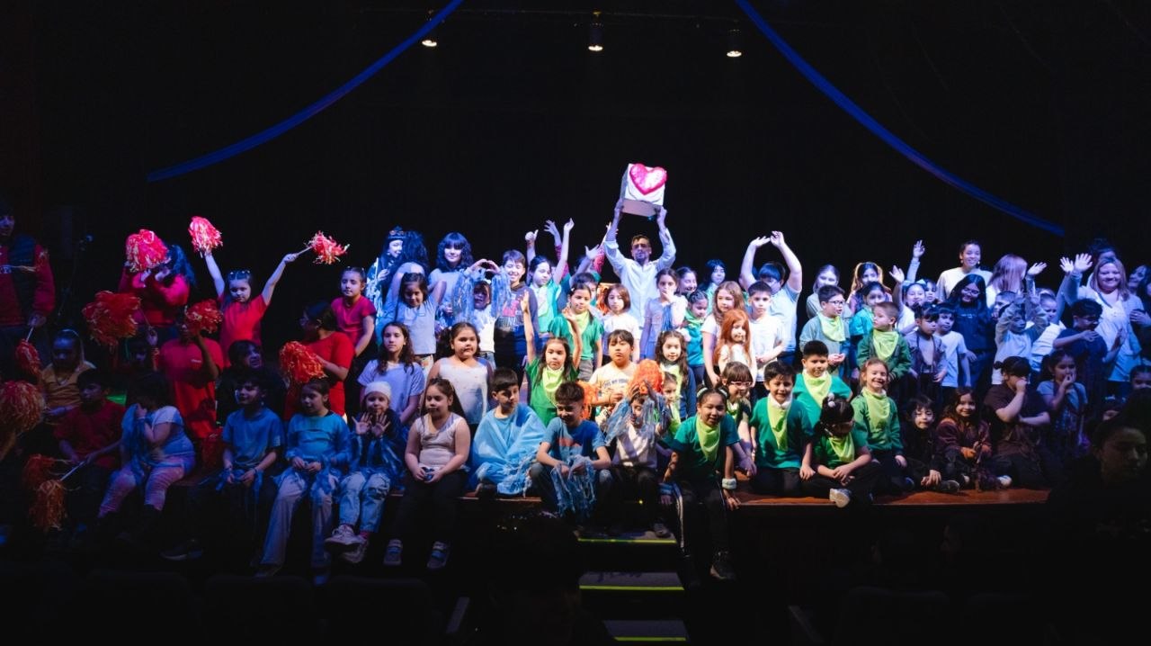LA MUNICIPALIDAD DE USHUAIA FORTALECE EL TRABAJO EN LOS BARRIOS CON POLÍTICAS EDUCATIVAS Y CULTURALES PARA LAS INFANCIAS
