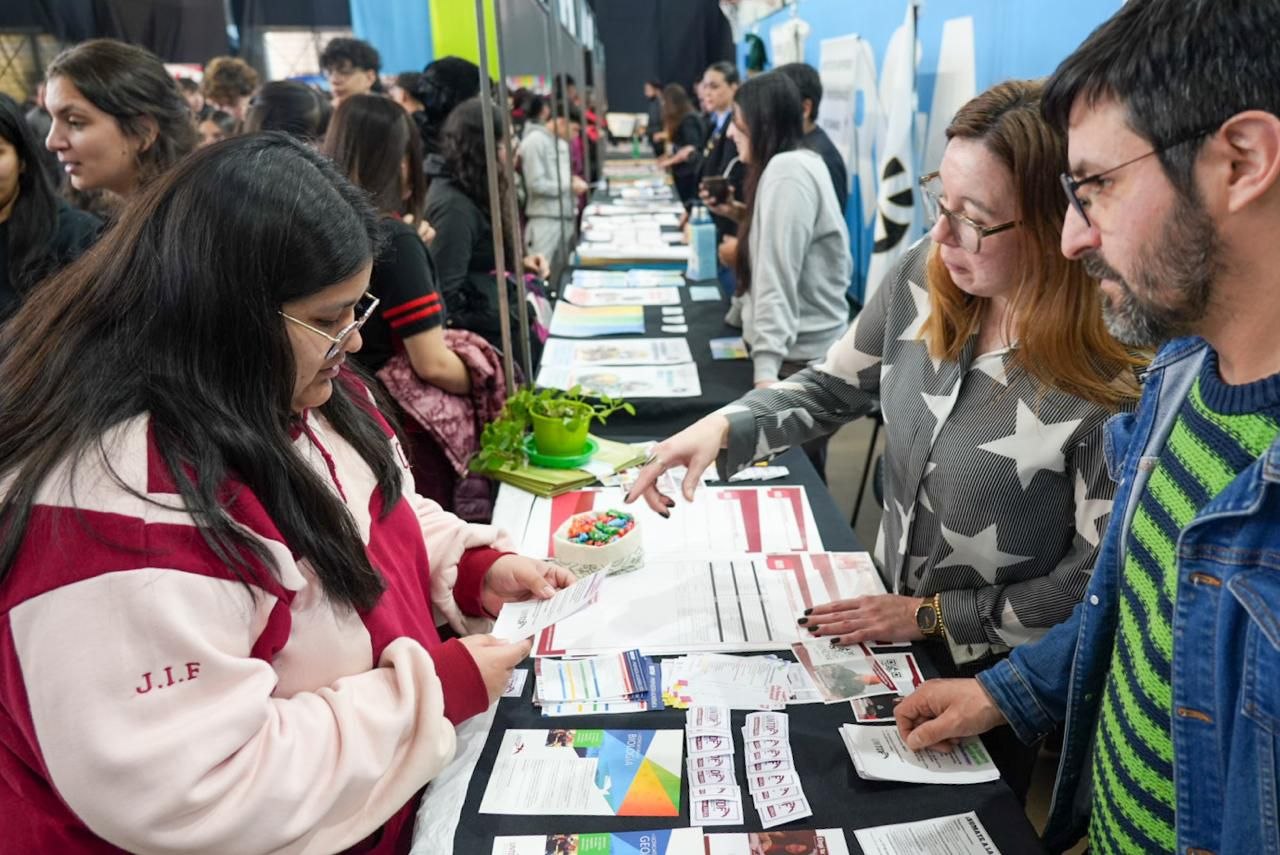 MÚSICA, CULTURA Y ENCUENTRO: EL MUNICIPIO LANZÓ EL MES DE LAS JUVENTUDES