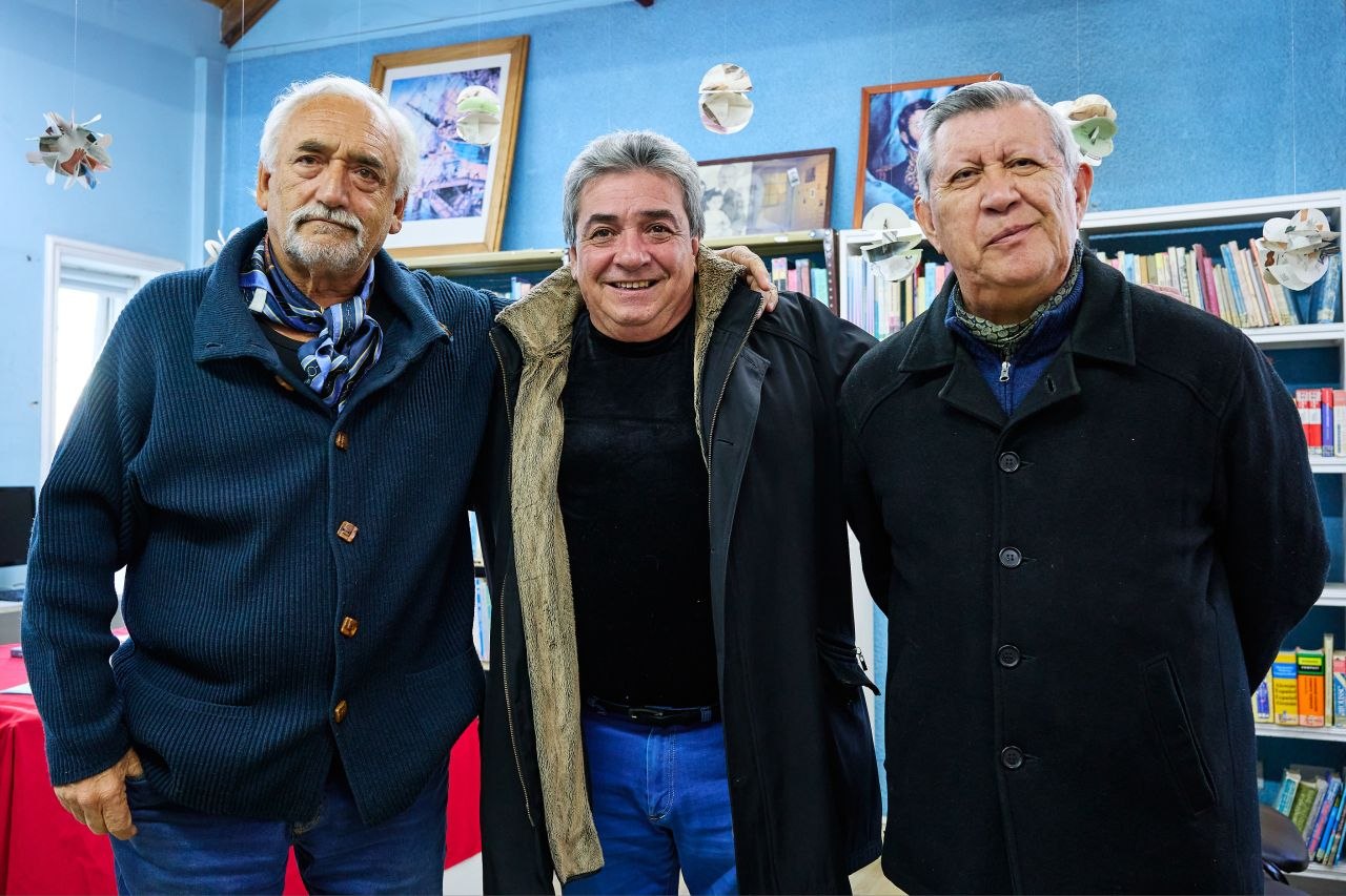 EL MUNICIPIO ACOMPAÑÓ LA CELEBRACIÓN DE LA POESÍA FUEGUINA EN LA BIBLIOTECA POPULAR SARMIENTO