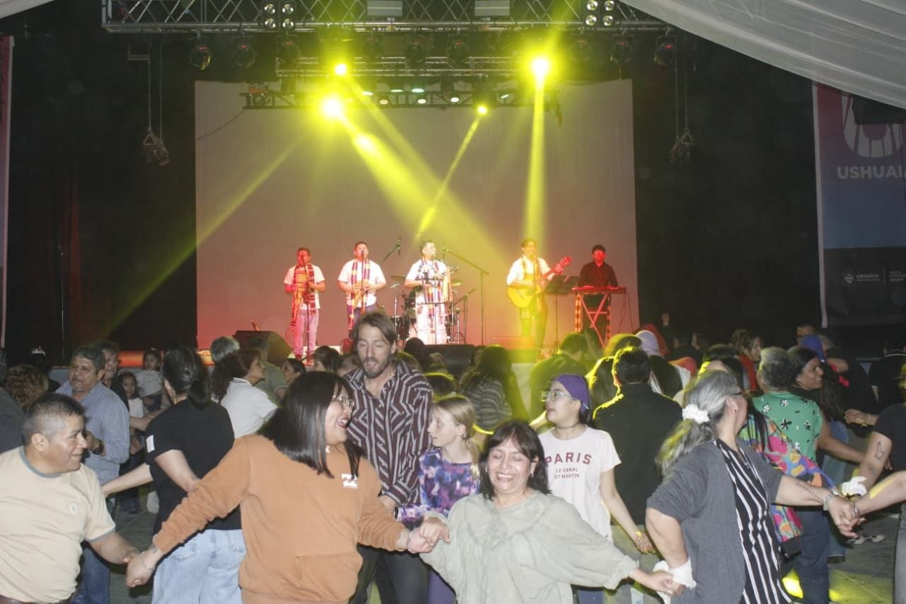 LA MUNICIPALIDAD DE USHUAIA ACOMPAÑÓ LA “PEÑA JUJEÑA” EN EL CENTRO CULTURAL ESTHER FADUL