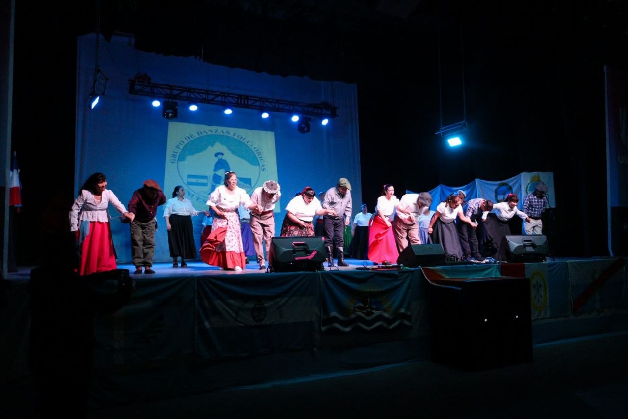 LA MUNICIPALIDAD DE USHUAIA ACOMPAÑÓ EL 4° “ENCUENTRO DE DANZAS FOLCLÓRICAS ARGENTINAS” EN EL CENTRO CULTURAL ESTHER FADUL